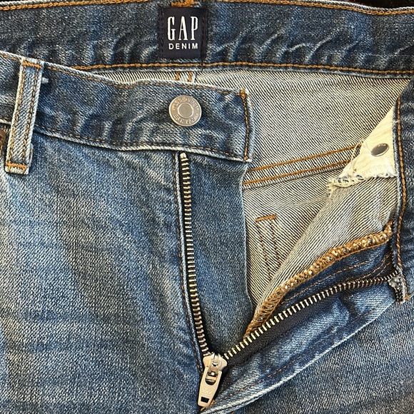 Size 28 Gap Girlfriend Jeans - Picture 3 of 4